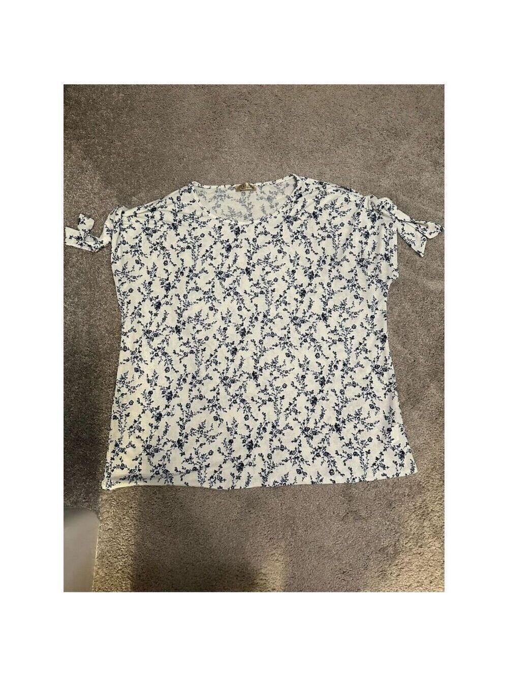 ☘️☘️☘️Women's XL Blue Floral Short Sleeve Blouse Round Neck Top☘️☘️☘️